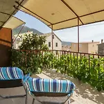 Villaina Komiza