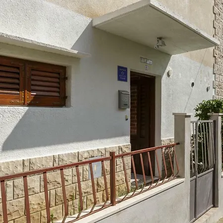 Villaina * Komiža