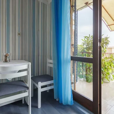 Villaina Vila Komiza